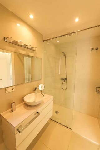 3 bedroom Villa for sale in Torrevieja - € 1,630,000 (Ref: 10028181)