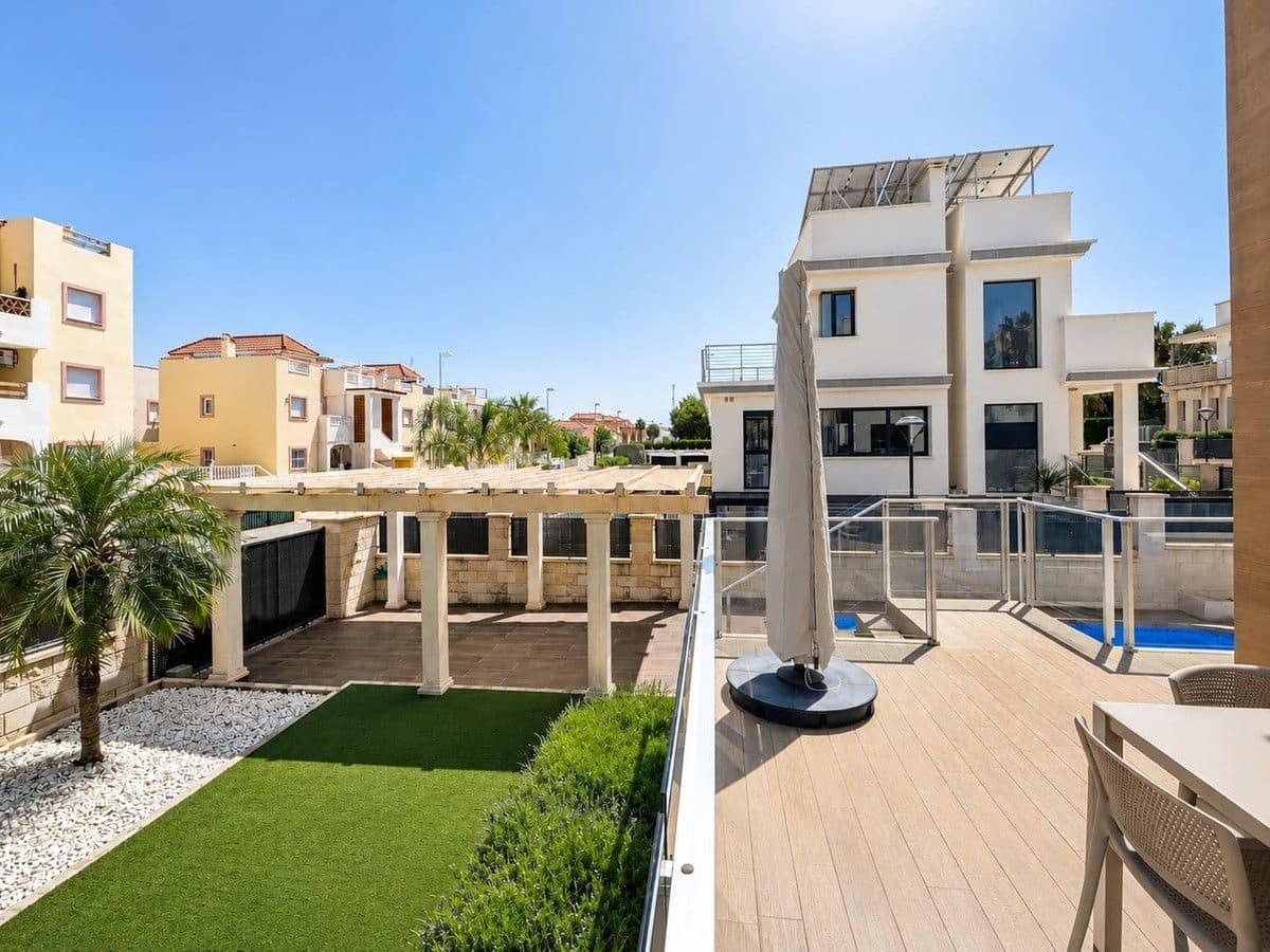 5 slaapkamer Villa te koop in Orihuela Costa - € 900.000 (Ref: 10028182)
