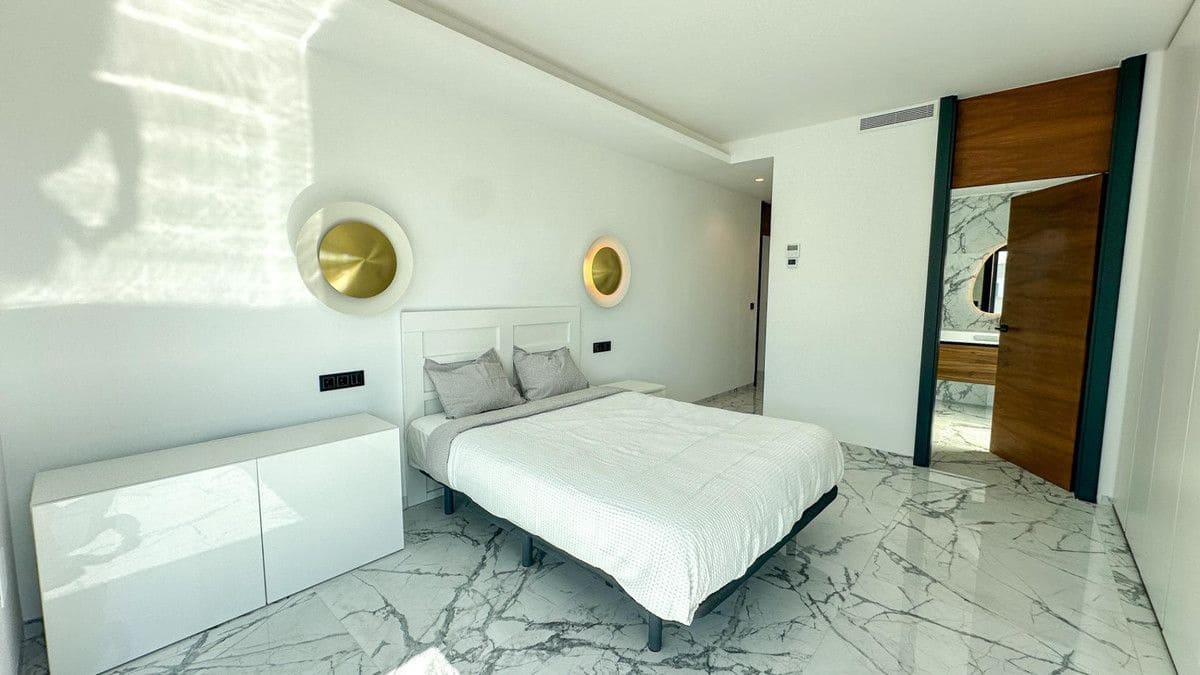 4 bedroom Villa for sale in Orihuela Costa - € 2,950,000 (Ref: 10028183)