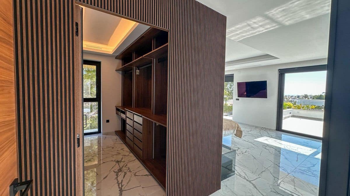 4 bedroom Villa for sale in Orihuela Costa - € 2,950,000 (Ref: 10028183)