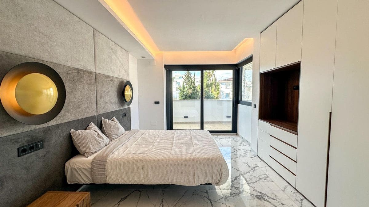 4 bedroom Villa for sale in Orihuela Costa - € 2,950,000 (Ref: 10028183)