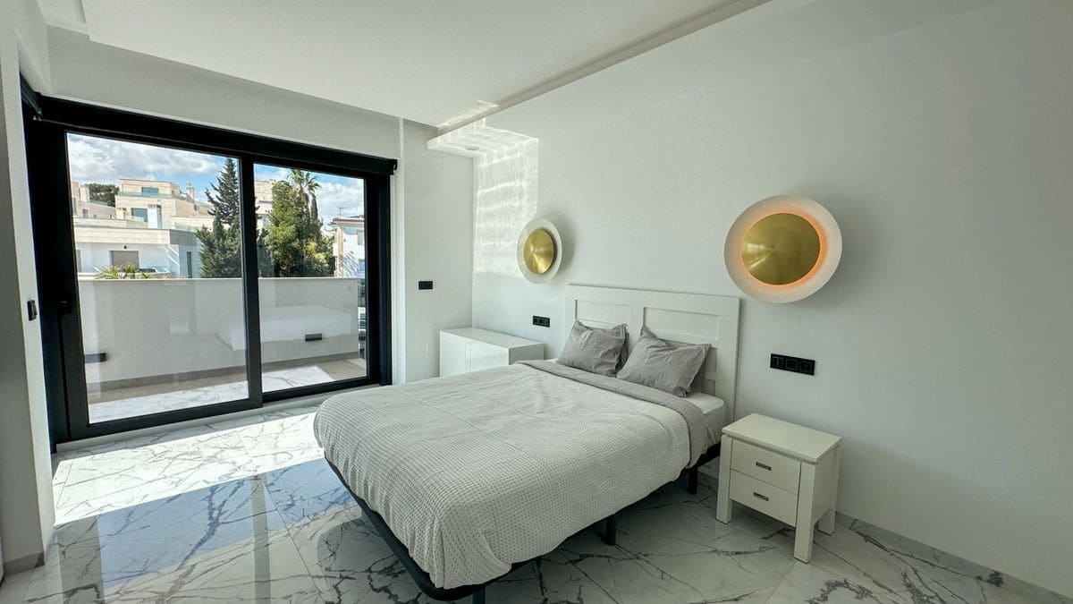 4 bedroom Villa for sale in Orihuela Costa - € 2,950,000 (Ref: 10028183)