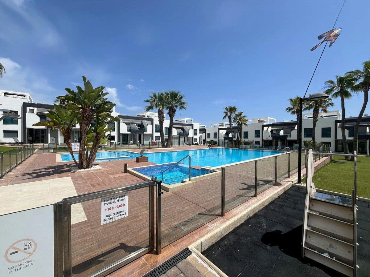 2 bedroom Villa for sale in La Zenia - € 267,000 (Ref: 10028194)