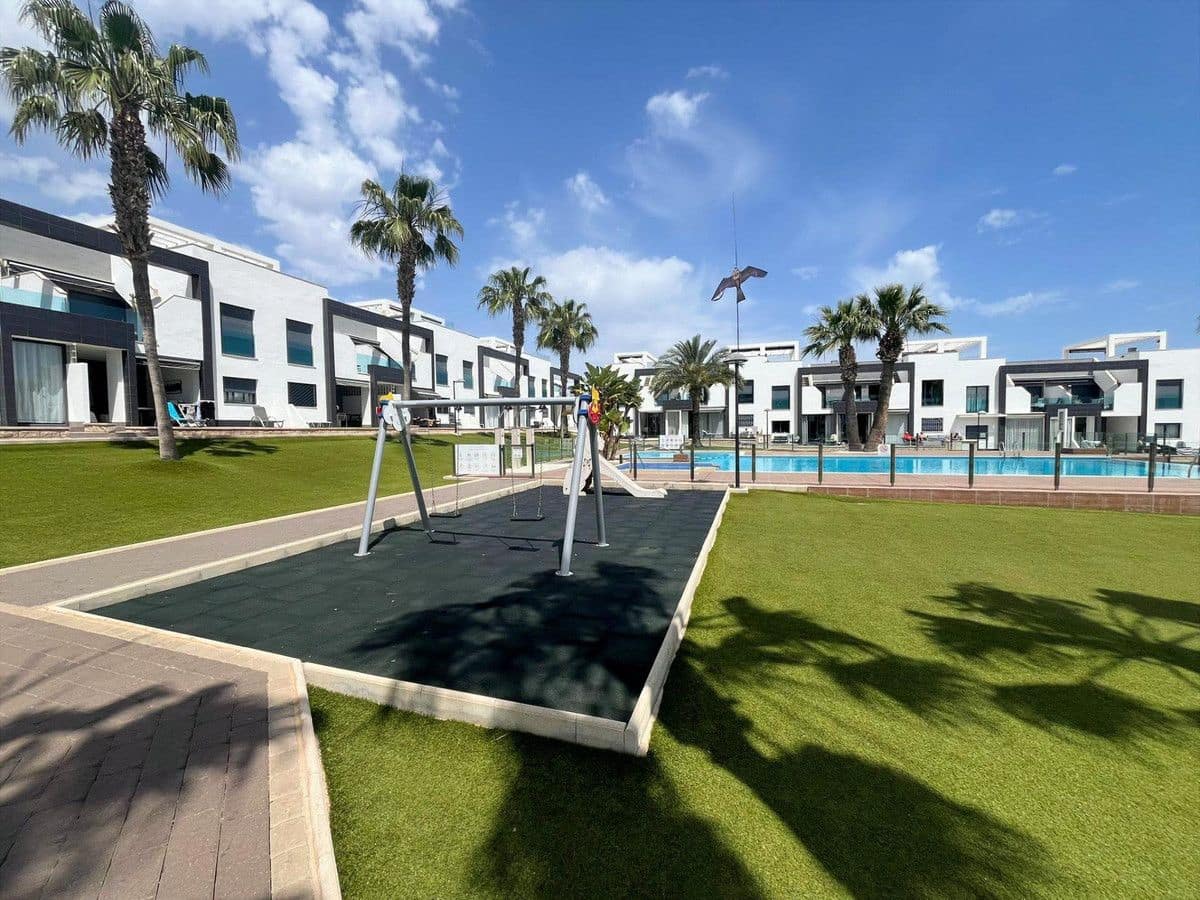 2 bedroom Villa for sale in La Zenia - € 267,000 (Ref: 10028194)