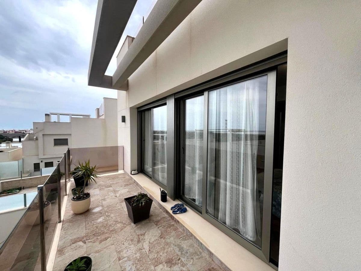 3 bedroom Villa for sale in Orihuela Costa - € 469,000 (Ref: 10028197)