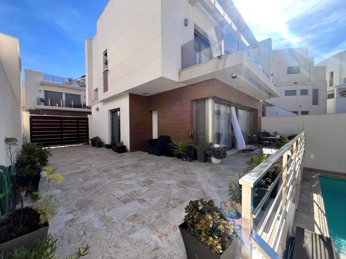 3 bedroom Villa for sale in Orihuela Costa - € 469,000 (Ref: 10028197)