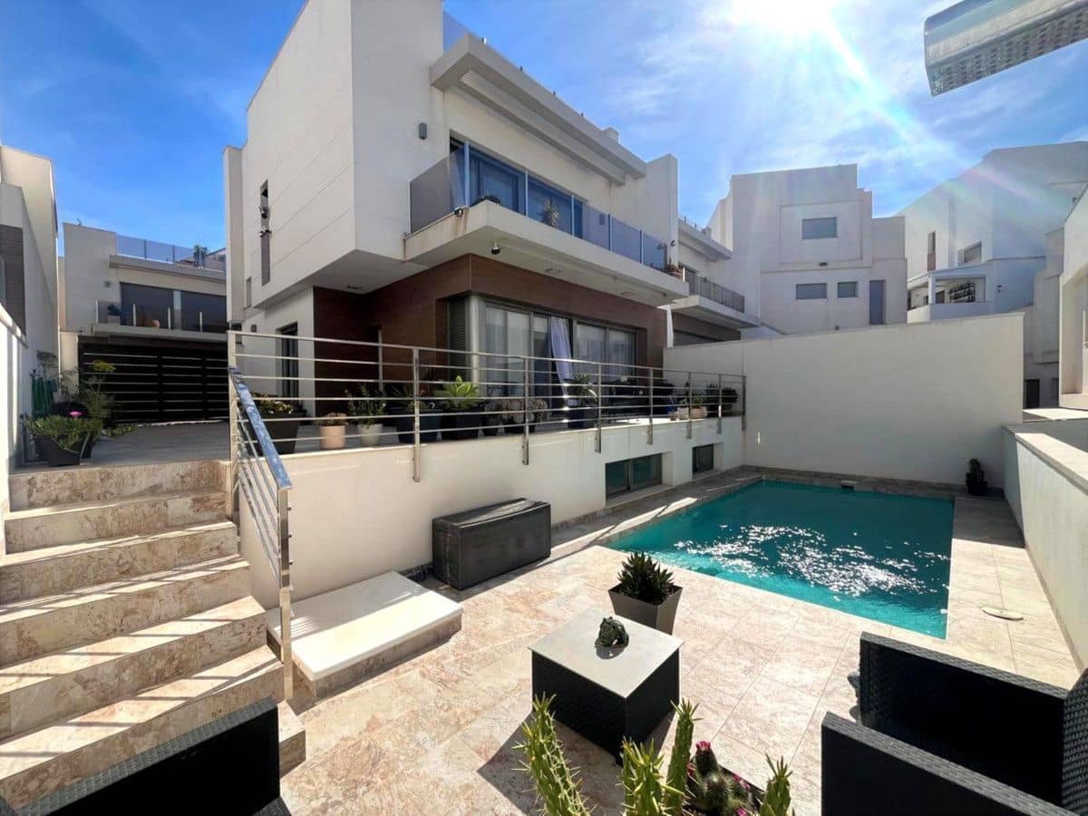 3 bedroom Villa for sale in Orihuela Costa - € 469,000 (Ref: 10028197)