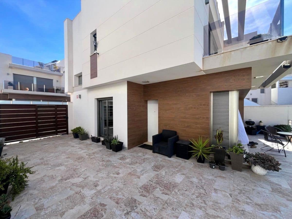 3 bedroom Villa for sale in Orihuela Costa - € 469,000 (Ref: 10028197)