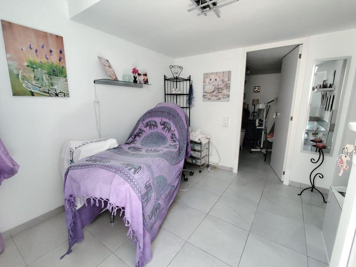 Chalet de 4 habitaciones en La Zenia en venta con piscina - 280.000 € (Ref: 10028198)
