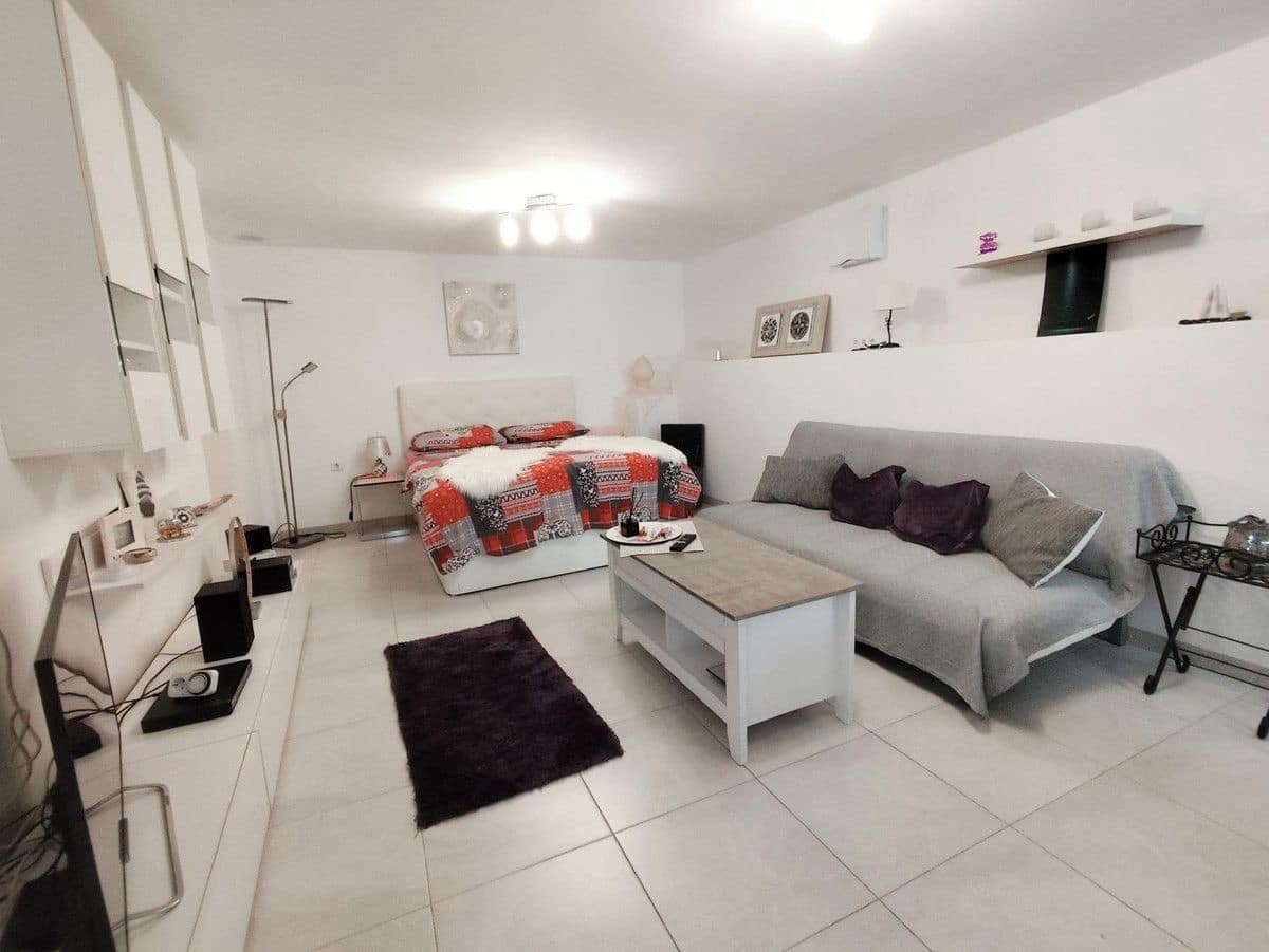 Chalet de 4 habitaciones en La Zenia en venta con piscina - 280.000 € (Ref: 10028198)