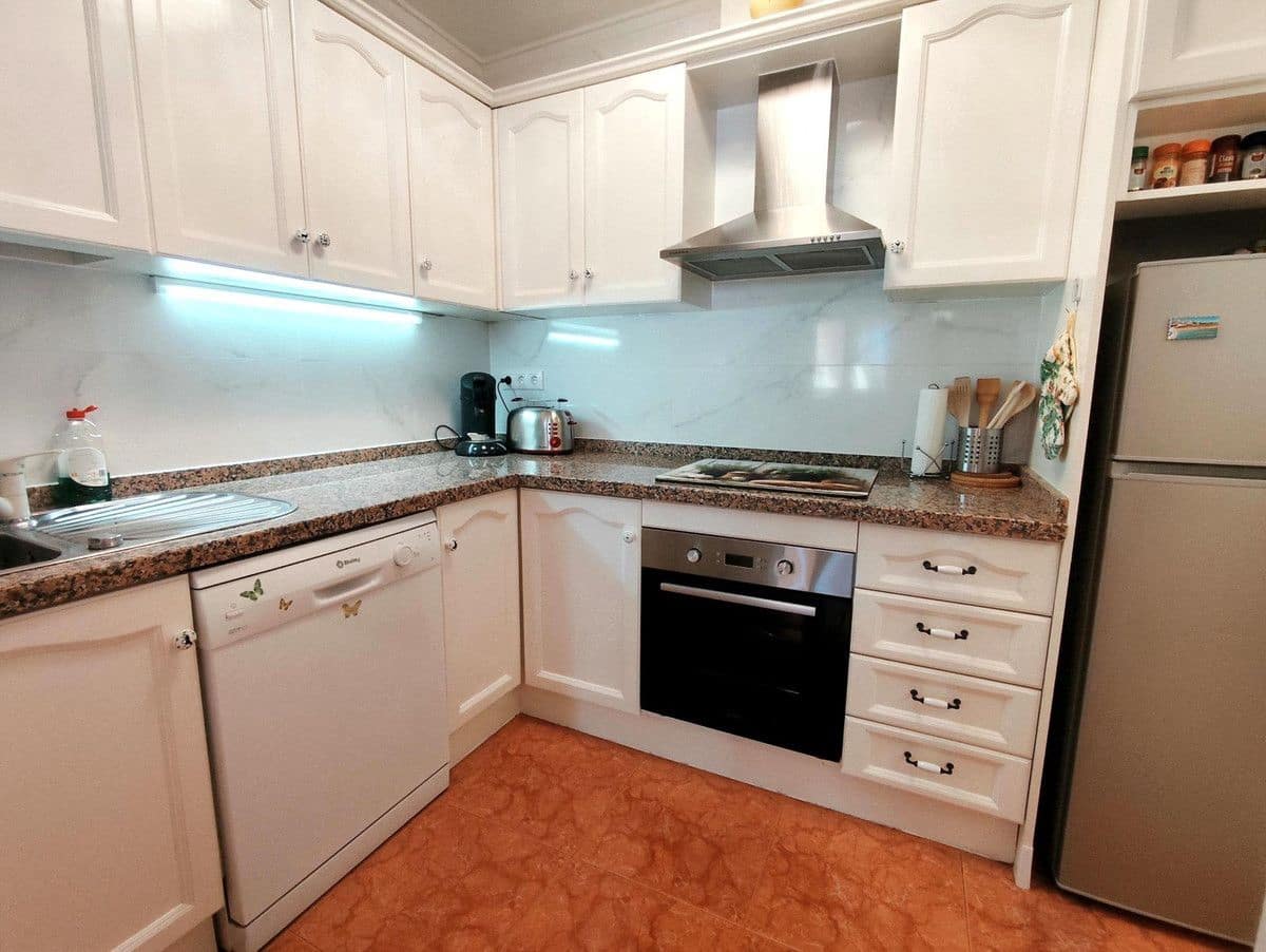 Chalet de 4 habitaciones en La Zenia en venta con piscina - 280.000 € (Ref: 10028198)
