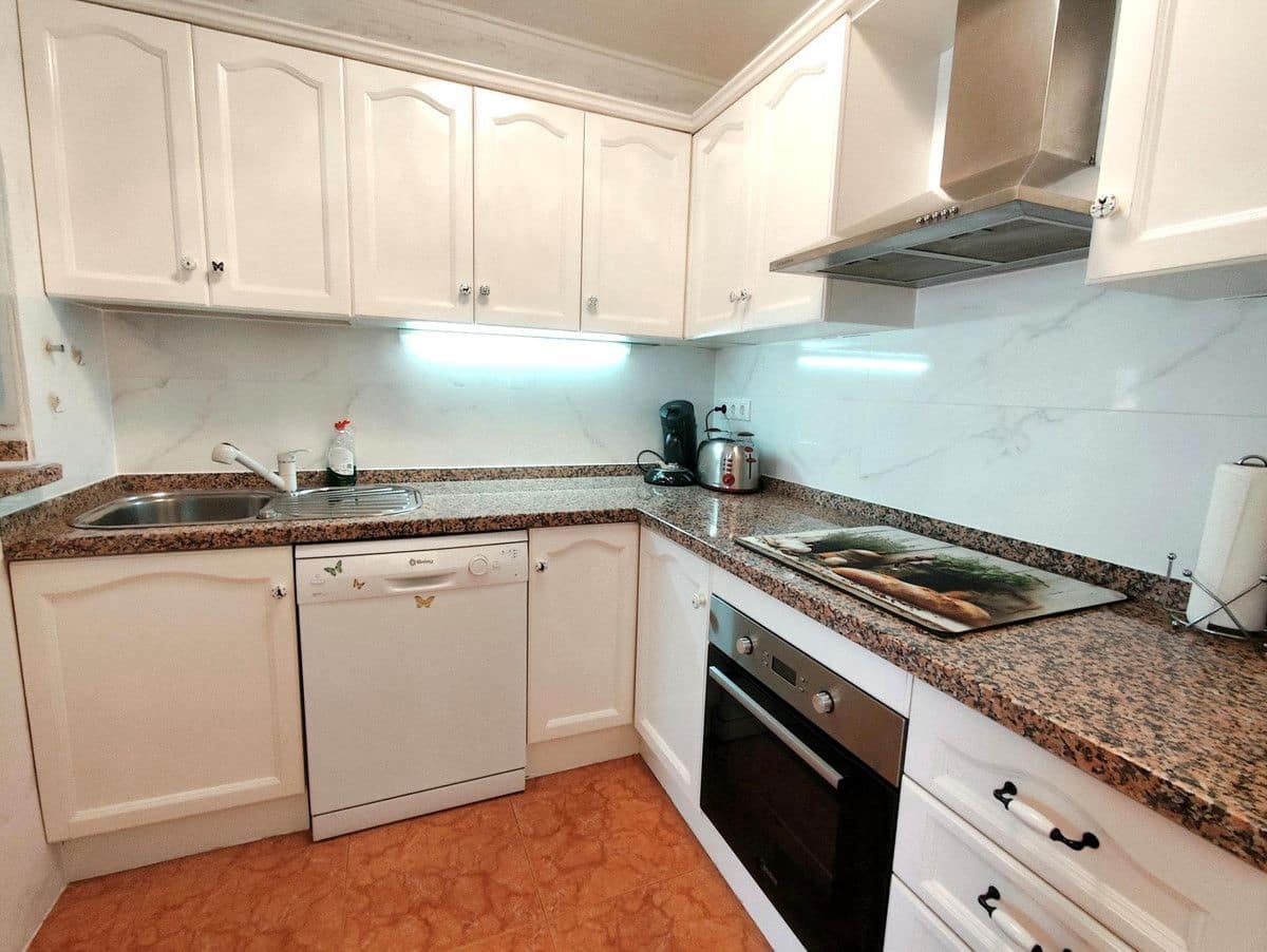 Chalet de 4 habitaciones en La Zenia en venta con piscina - 280.000 € (Ref: 10028198)