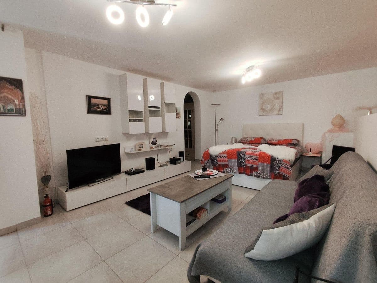 Chalet de 4 habitaciones en La Zenia en venta con piscina - 280.000 € (Ref: 10028198)