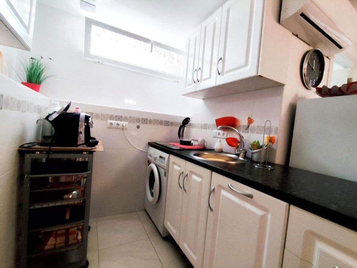 Chalet de 4 habitaciones en La Zenia en venta con piscina - 280.000 € (Ref: 10028198)