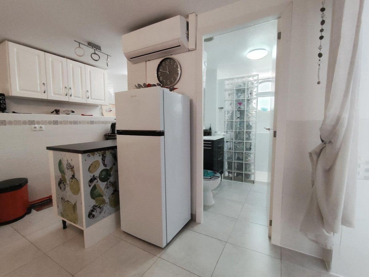 Chalet de 4 habitaciones en La Zenia en venta con piscina - 280.000 € (Ref: 10028198)