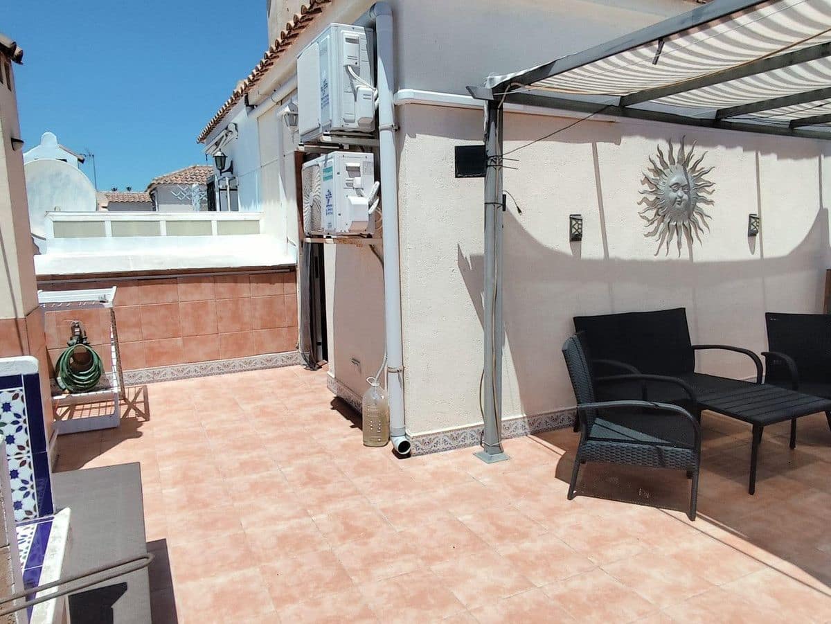 Chalet de 4 habitaciones en La Zenia en venta con piscina - 280.000 € (Ref: 10028198)