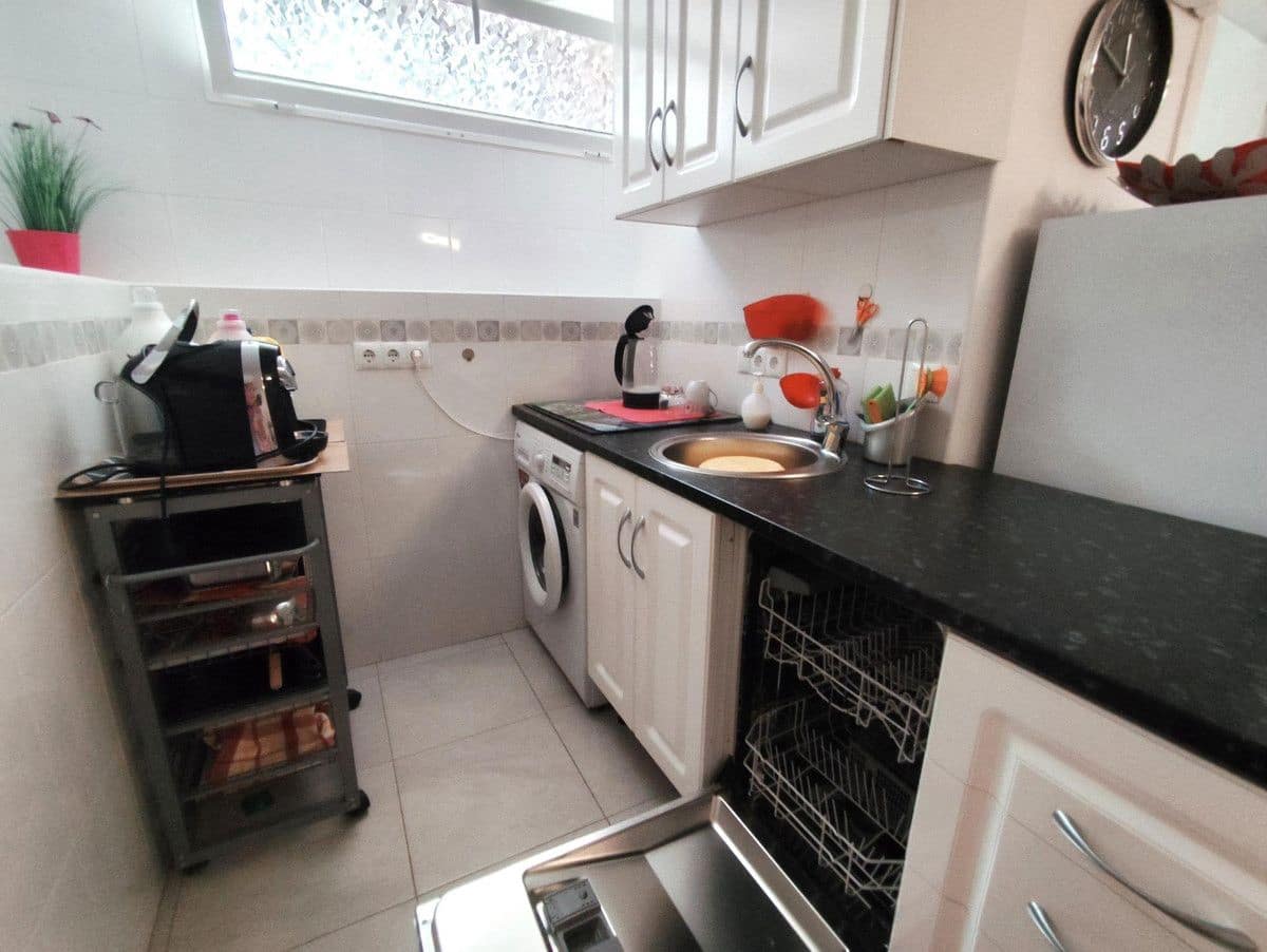 Chalet de 4 habitaciones en La Zenia en venta con piscina - 280.000 € (Ref: 10028198)