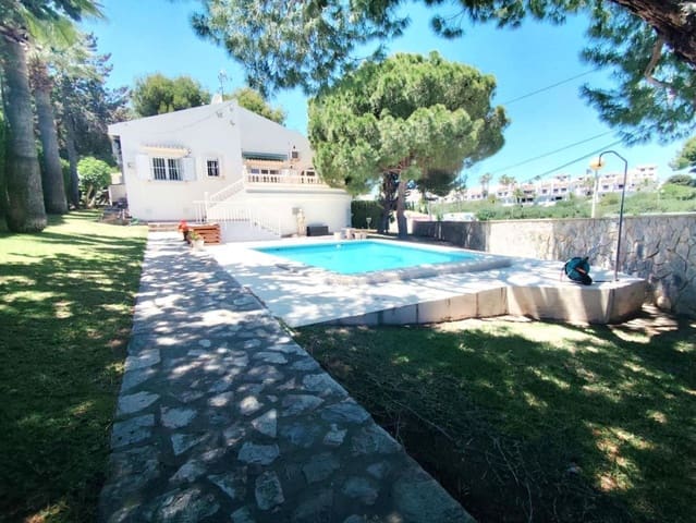 3 bedroom Villa for sale in Cabo Roig, Orihuela - € 750,000 (Ref: 10028199)