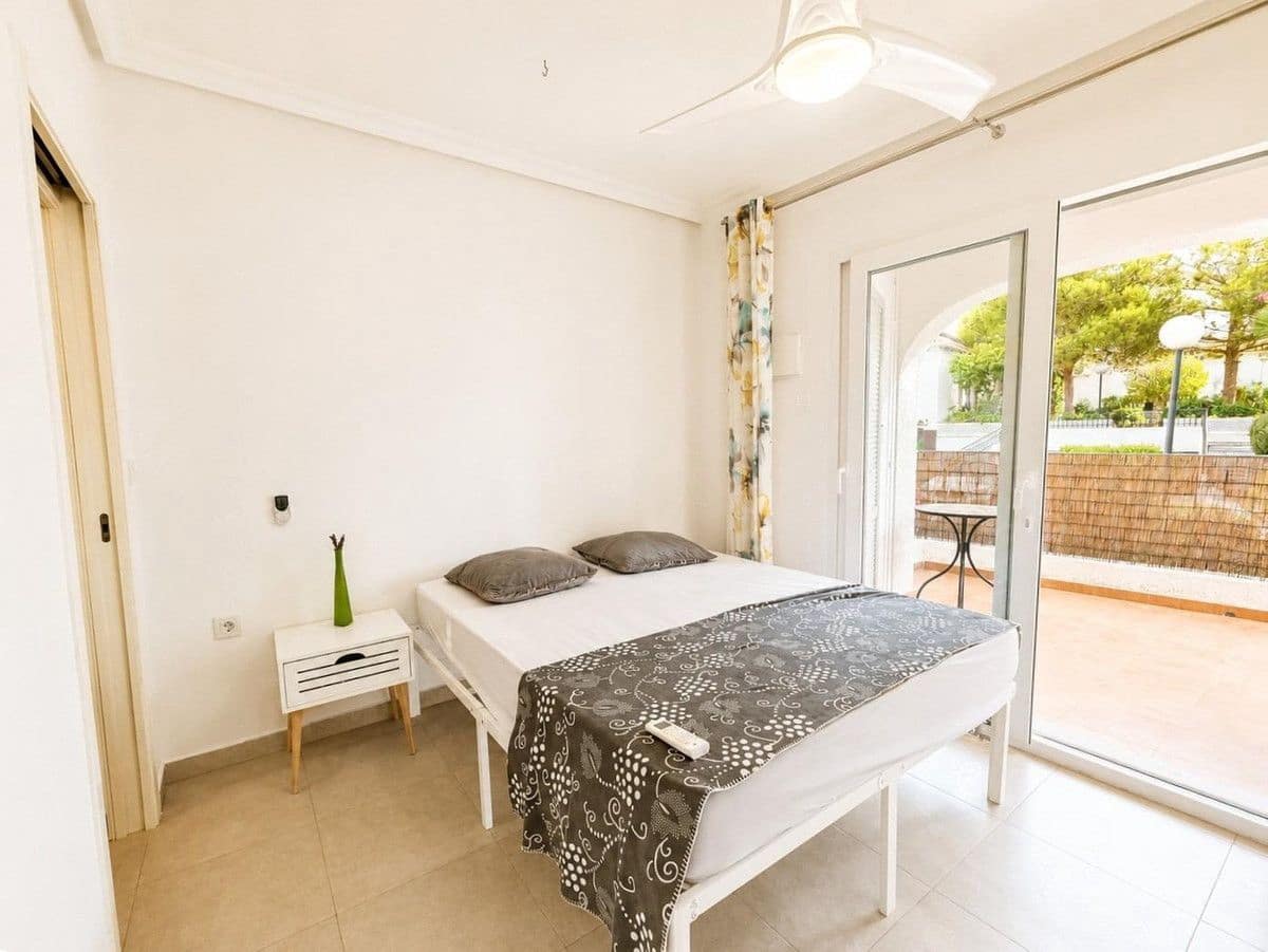 2 bedroom Villa for sale in Cabo Roig - € 225,000 (Ref: 10028200)