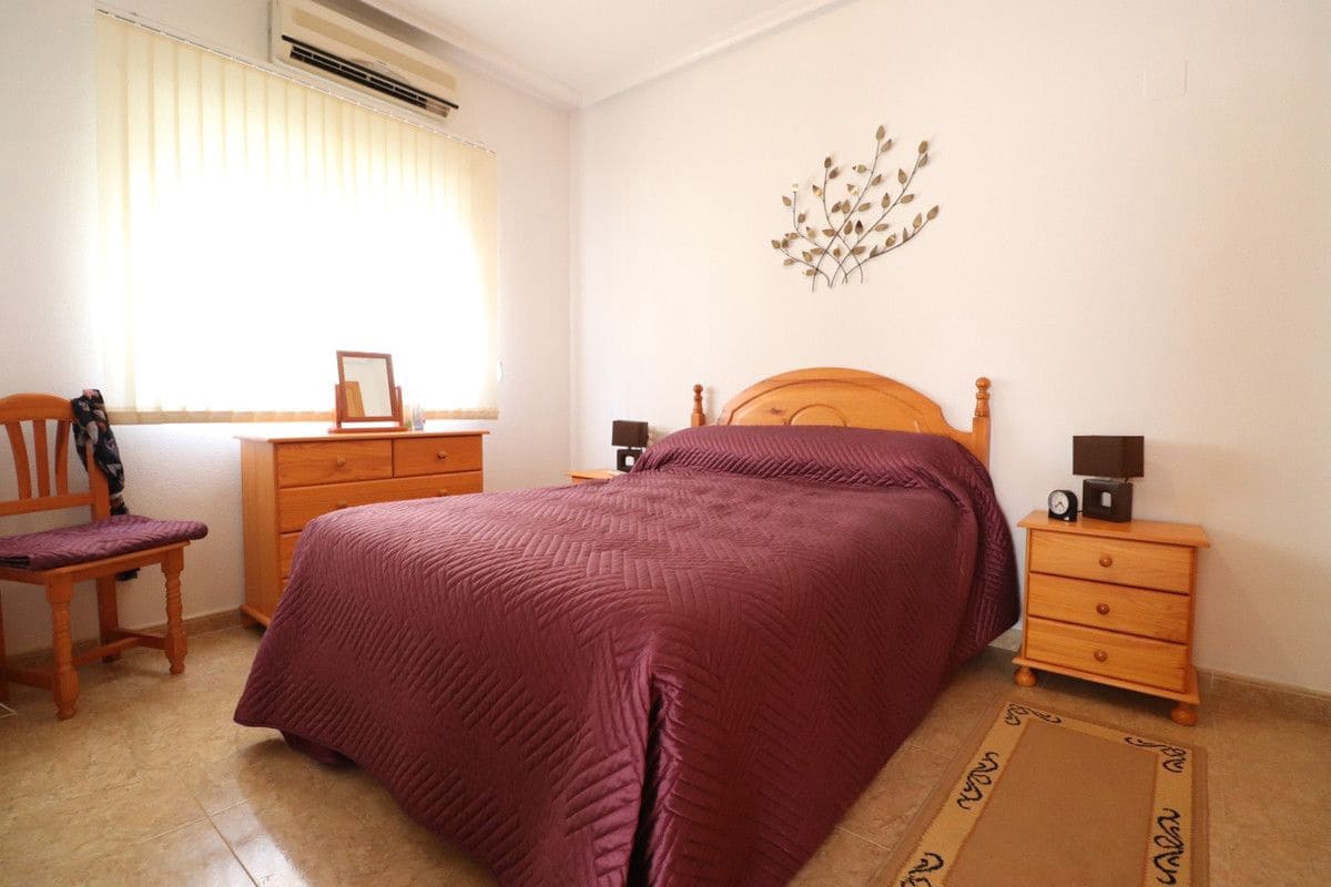 Chalet de 3 habitaciones en Los Montesinos en venta con piscina - 220.000 € (Ref: 10028209)