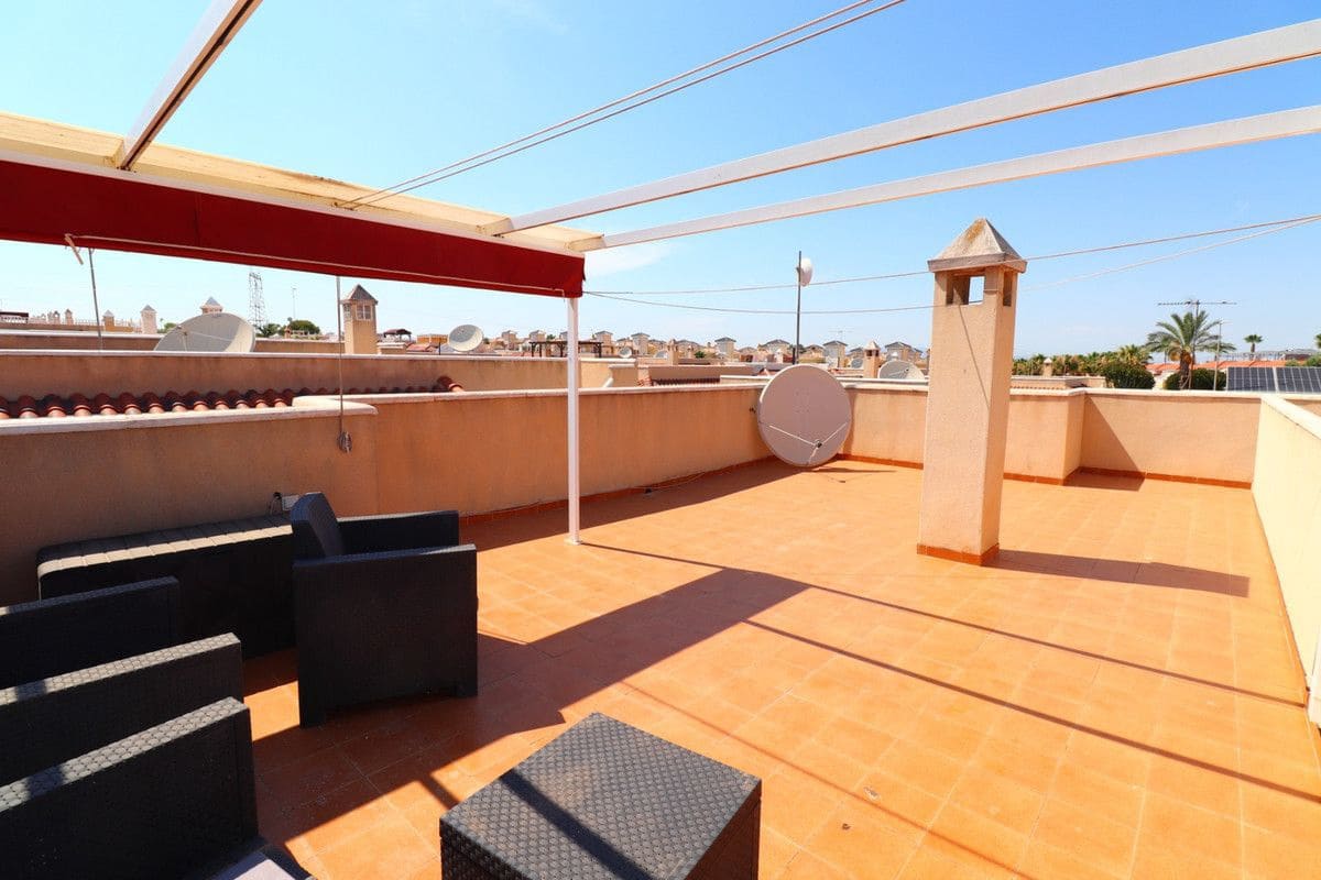 Chalet de 3 habitaciones en Los Montesinos en venta con piscina - 220.000 € (Ref: 10028209)