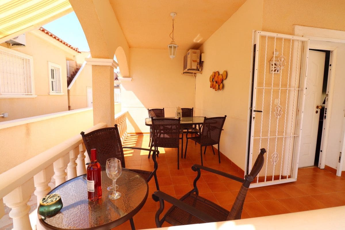Chalet de 3 habitaciones en Los Montesinos en venta con piscina - 220.000 € (Ref: 10028209)