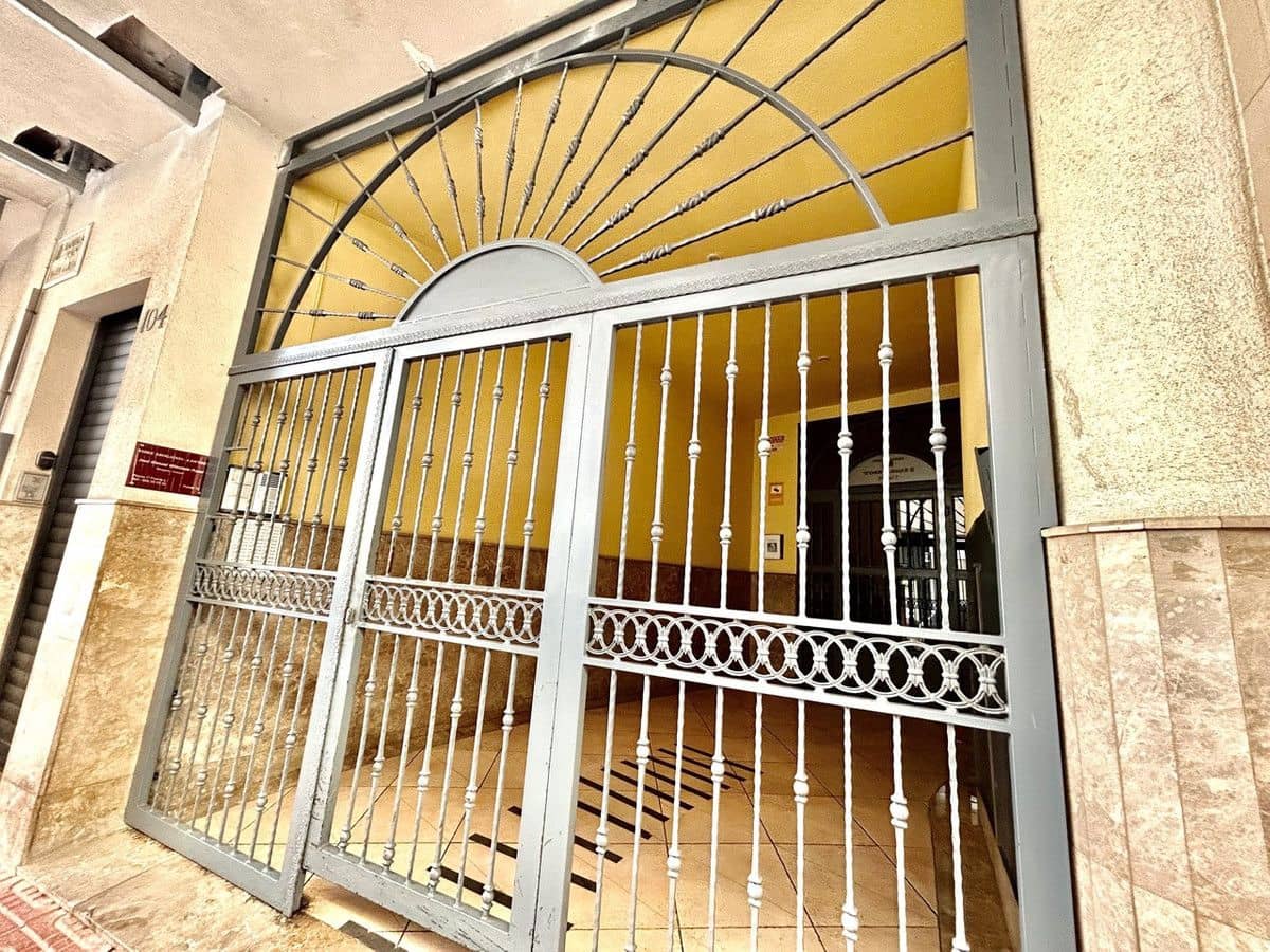2 bedroom Apartment for sale in Torrevieja - € 143,500 (Ref: 10028225)