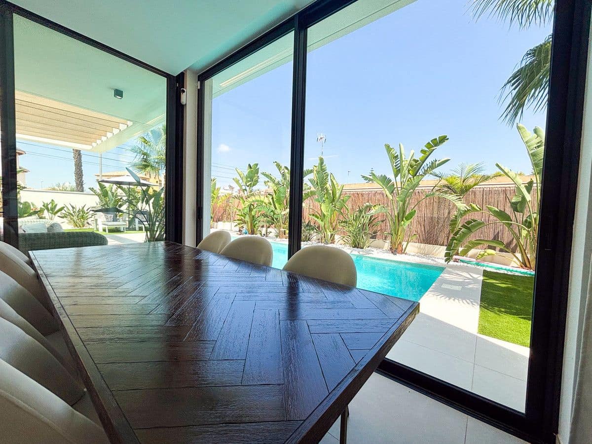 3 bedroom Villa for sale in Orihuela Costa - € 749,000 (Ref: 10028237)