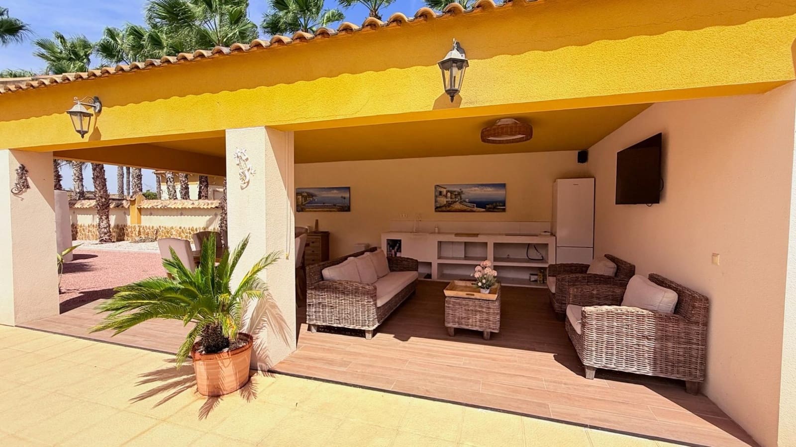 3 bedroom Villa for sale in Catral with pool - € 430,000 (Ref: 10028242)