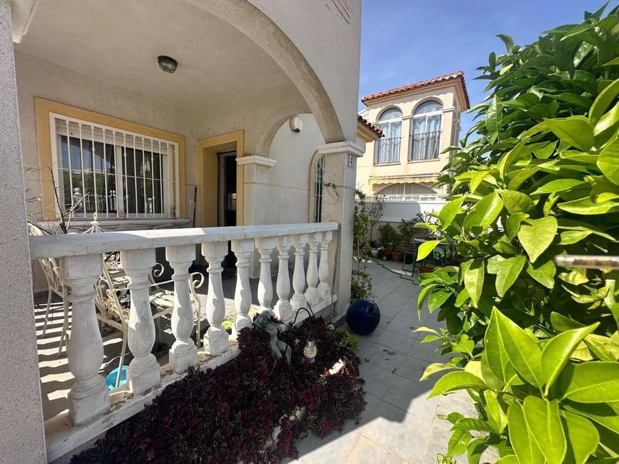 Chalet de 2 habitaciones en Los Montesinos en venta - 225.000 € (Ref: 10028245)