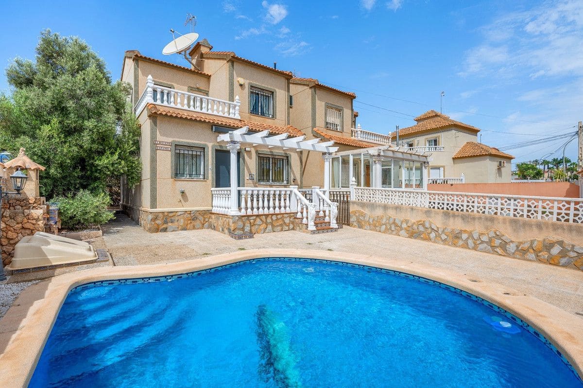 Chalet de 3 habitaciones en Orihuela Costa en venta - 229.000 € (Ref: 10028247)