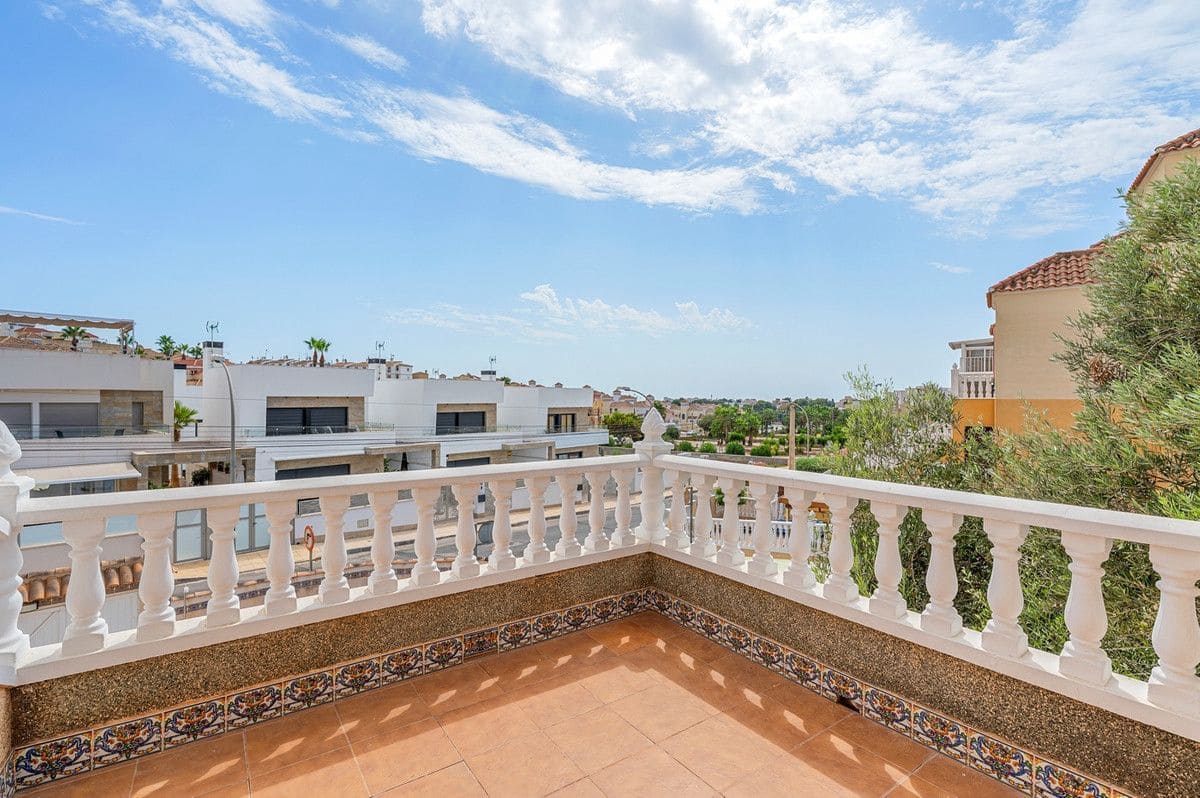 Chalet de 3 habitaciones en Orihuela Costa en venta - 229.000 € (Ref: 10028247)