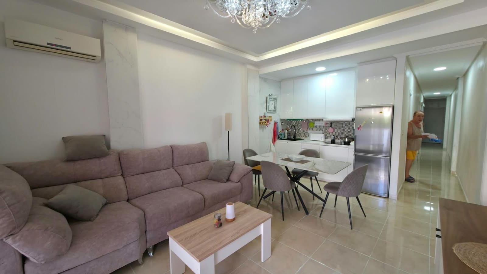 2 soveværelse Lejlighed til salg i Torrevieja med swimmingpool - € 174.900 (Ref: 10028255)