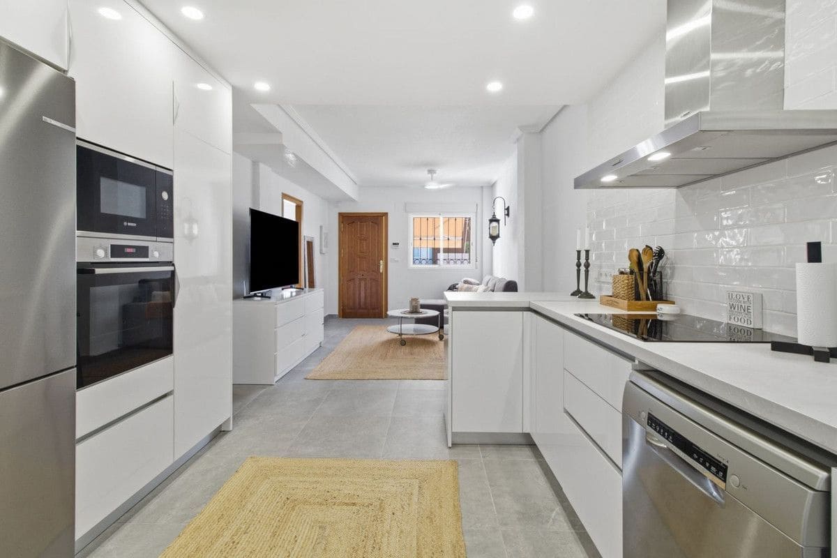 2 sovrum Lägenhet till salu i Orihuela Costa med pool - 198 000 € (Ref: 10028258)