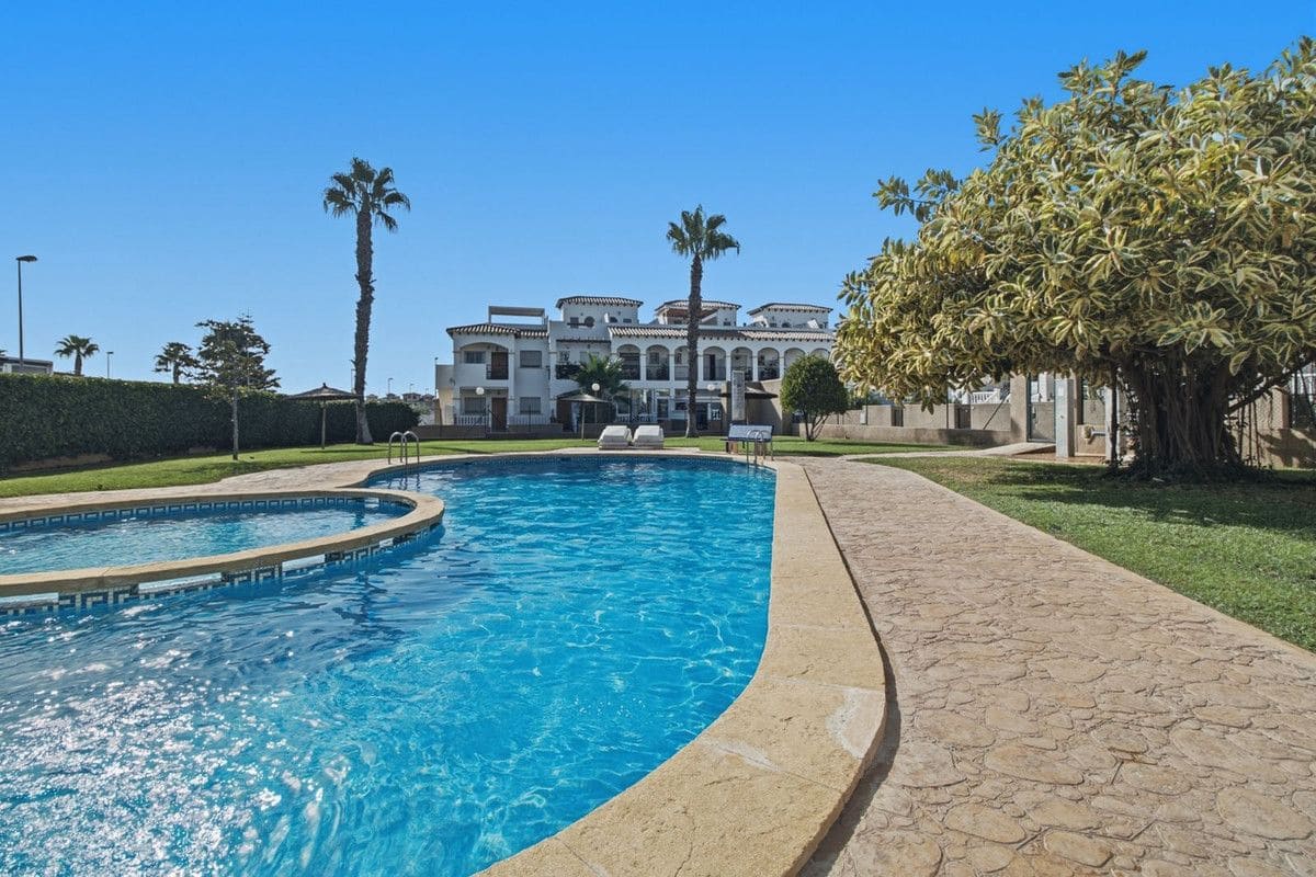 2 sovrum Lägenhet till salu i Orihuela Costa med pool - 198 000 € (Ref: 10028258)
