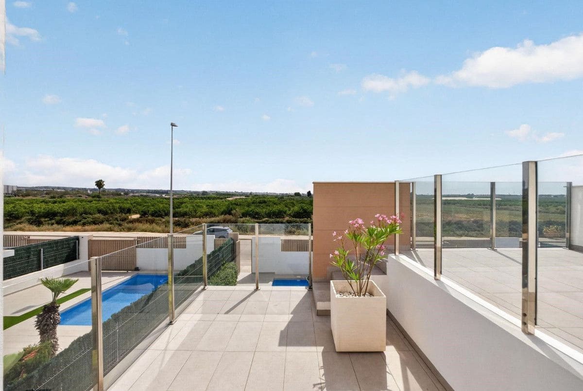 Chalet de 3 habitaciones en El Raso en venta - 450.000 € (Ref: 10028262)