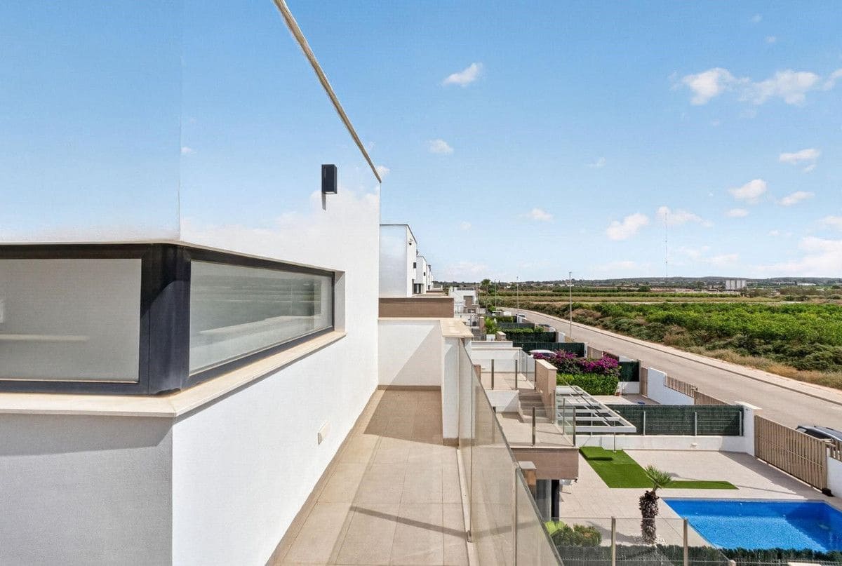 Chalet de 3 habitaciones en El Raso en venta - 450.000 € (Ref: 10028262)
