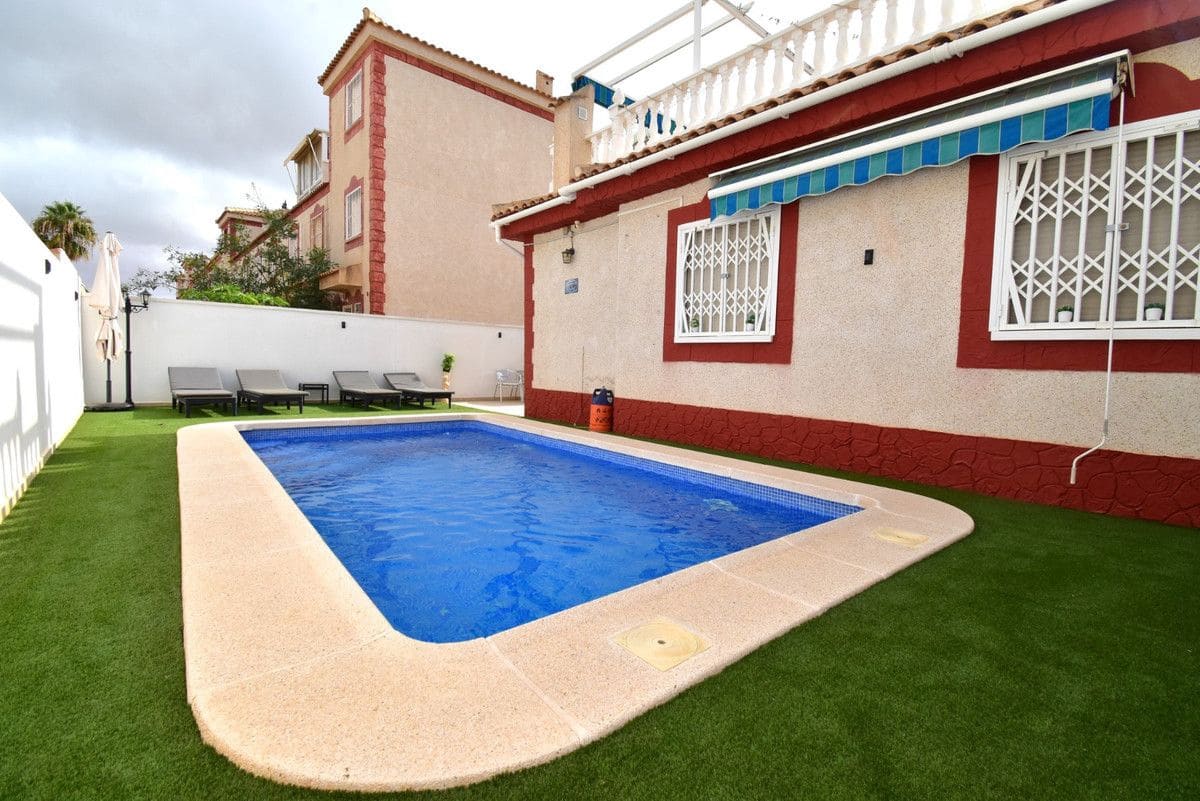 2 makuuhuone Huvila myytävänä paikassa Playa Flamenca mukana uima-altaan - 275 000 € (Ref: 10028271)