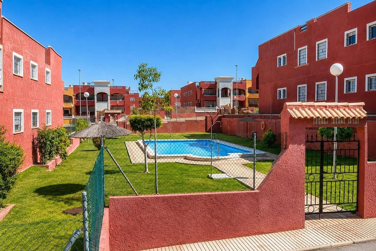 Bungalow de 2 habitaciones en Los Altos en venta con piscina - 183.500 € (Ref: 10028287)