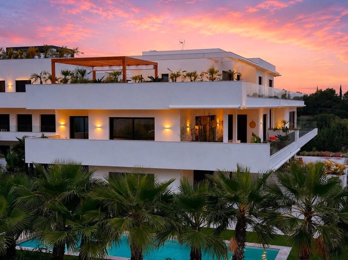 3 quarto Apartamento para venda em Las Colinas Golf com piscina garagem - 819 000 € (Ref: 10028294)