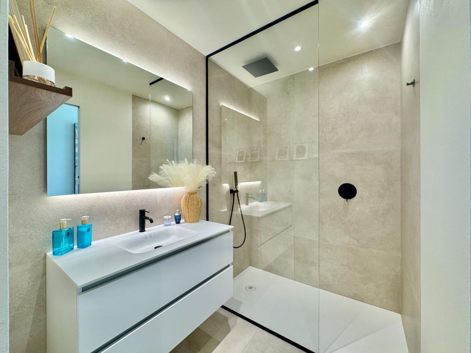 3 quarto Apartamento para venda em Las Colinas Golf com piscina garagem - 819 000 € (Ref: 10028294)