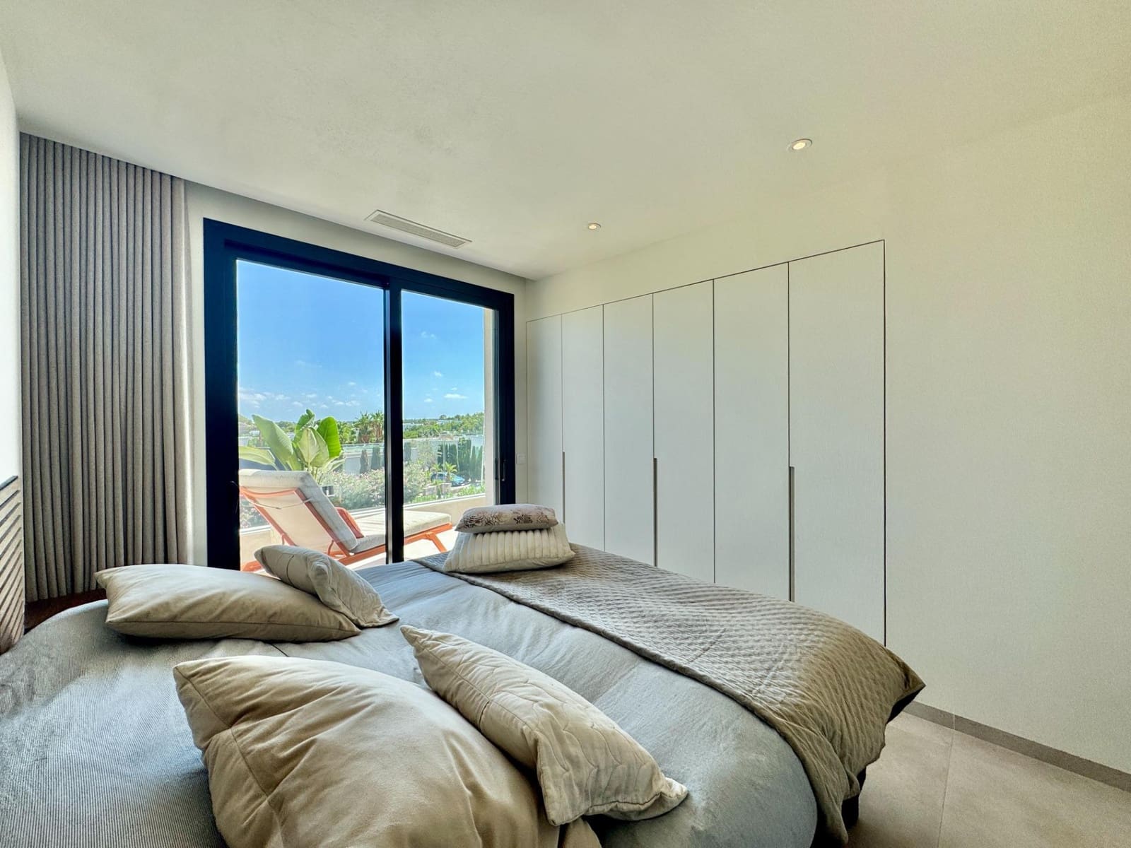 3 quarto Apartamento para venda em Las Colinas Golf com piscina garagem - 819 000 € (Ref: 10028294)