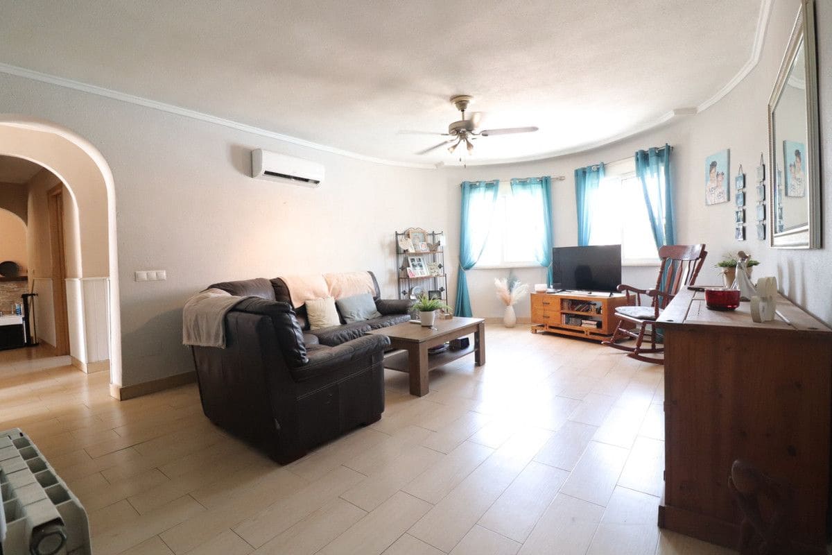 4 bedroom Villa for sale in Benijofar with pool - € 369,950 (Ref: 10028295)