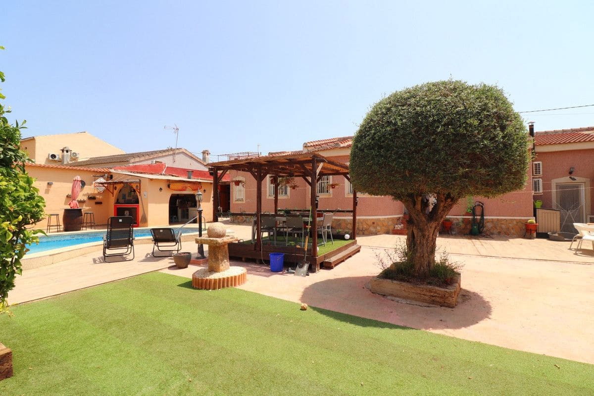 4 bedroom Villa for sale in Benijofar with pool - € 369,950 (Ref: 10028295)