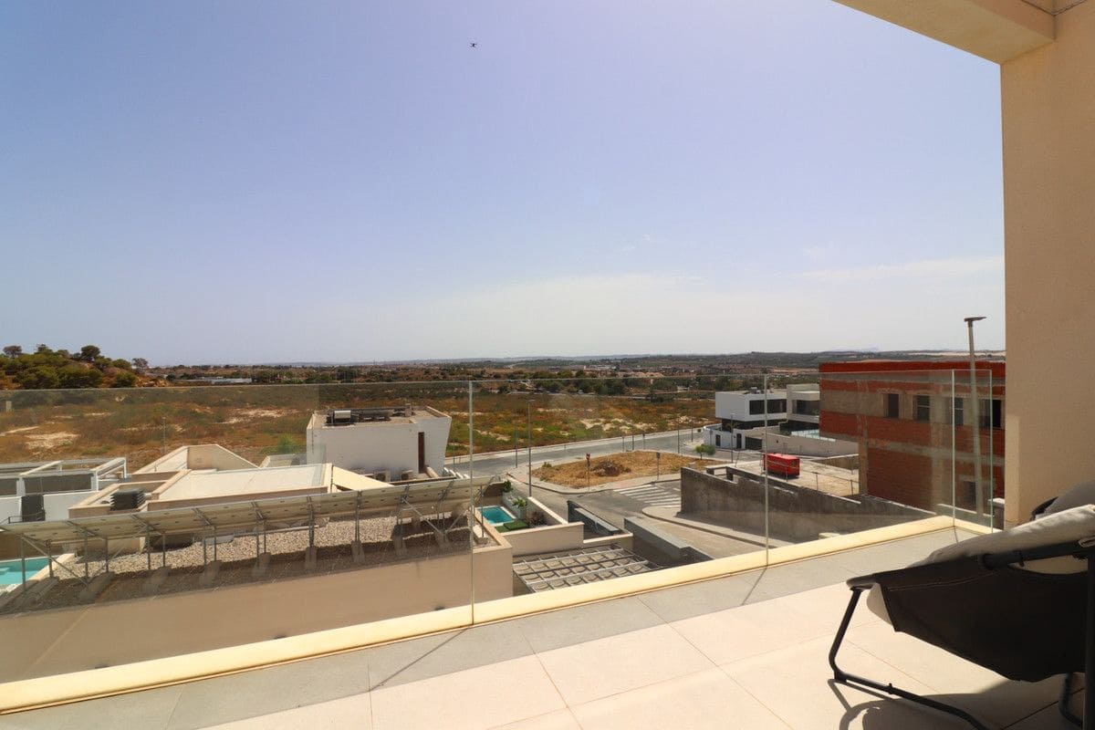 4 bedroom Villa for sale in Benijofar with pool - € 795,000 (Ref: 10028296)