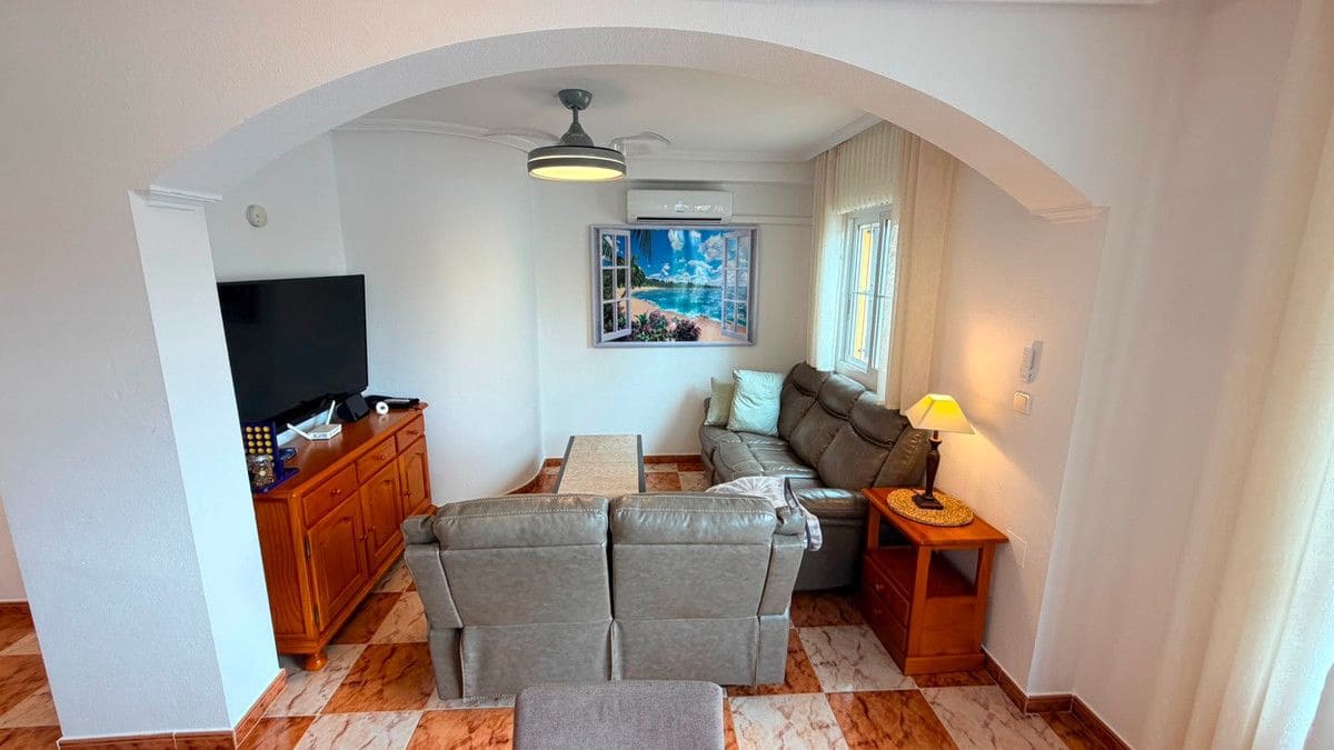 2 slaapkamer Villa te koop in Orihuela Costa met zwembad - € 239.000 (Ref: 10028306)