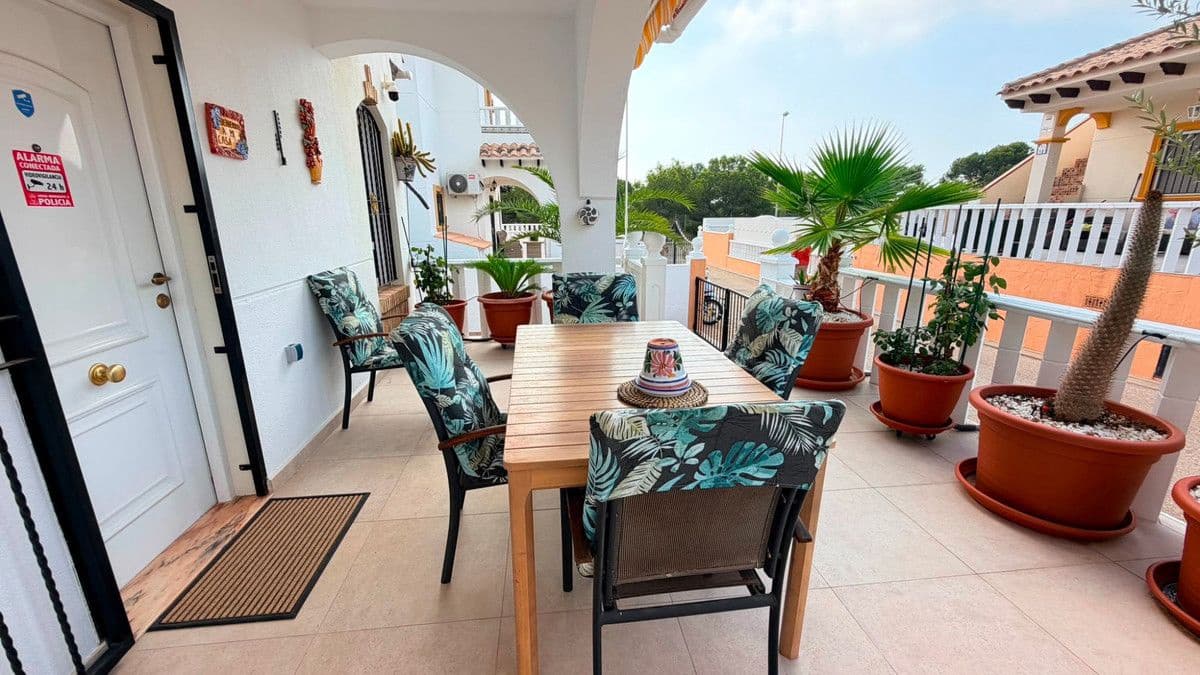 2 slaapkamer Villa te koop in Orihuela Costa met zwembad - € 239.000 (Ref: 10028306)