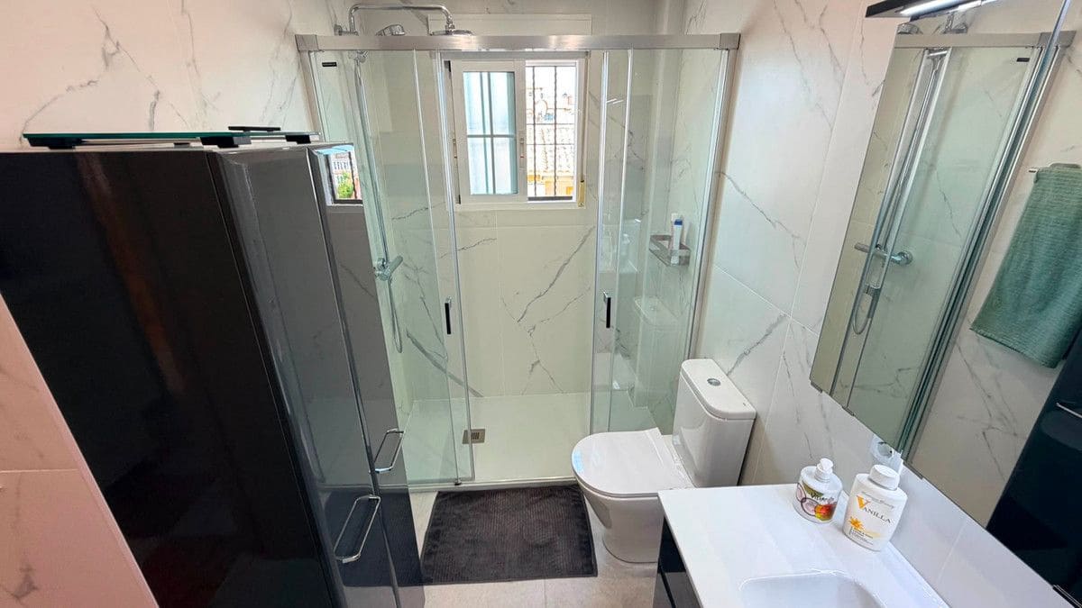 2 slaapkamer Villa te koop in Orihuela Costa met zwembad - € 239.000 (Ref: 10028306)