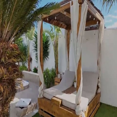 5 bedroom Villa for sale in Torrevieja with pool - € 760,000 (Ref: 10028328)