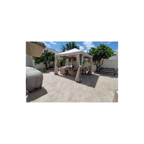 5 bedroom Villa for sale in Torrevieja with pool - € 760,000 (Ref: 10028328)
